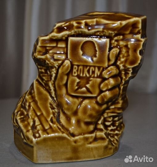 Фарфоровая статуэтка- влксм