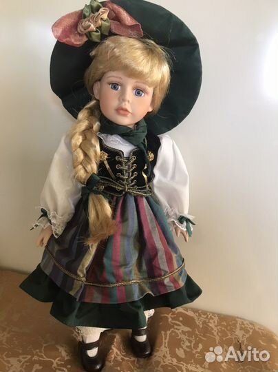 Кукла фарфоровая коллекционная