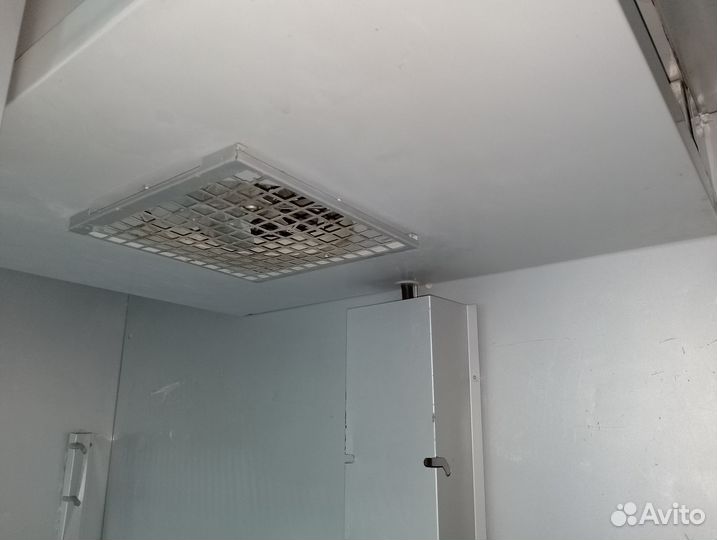 Холодильный шкаф