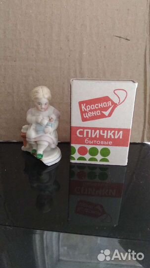 Девочка с куклой