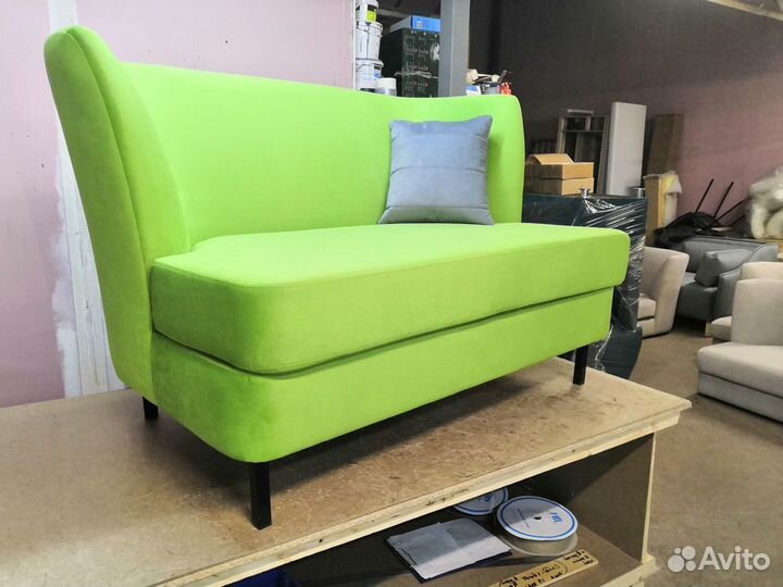 Диван на ножках маленький для кафе, ресторана