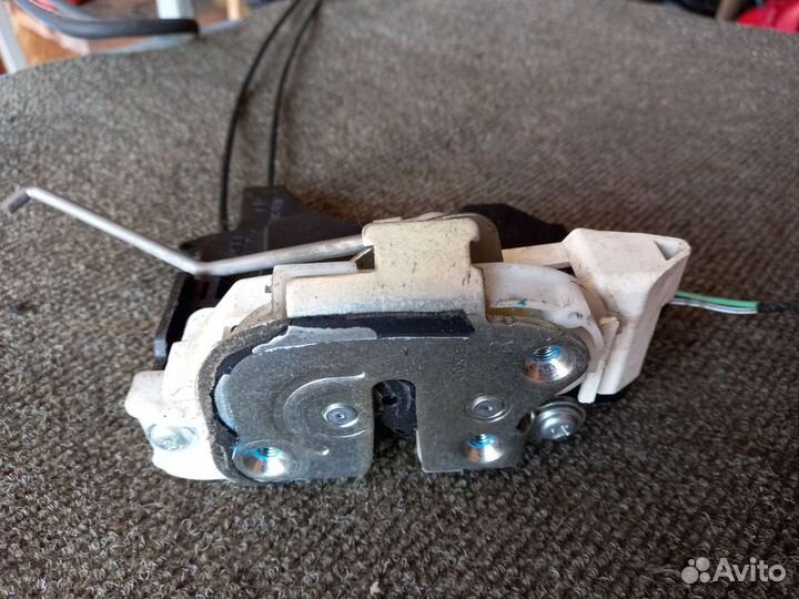 Замок двери задней правой Outlander Xl