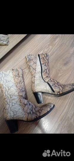 Сапоги женские натуральная кожа 39,питон