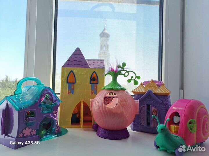 Домики с игрушками