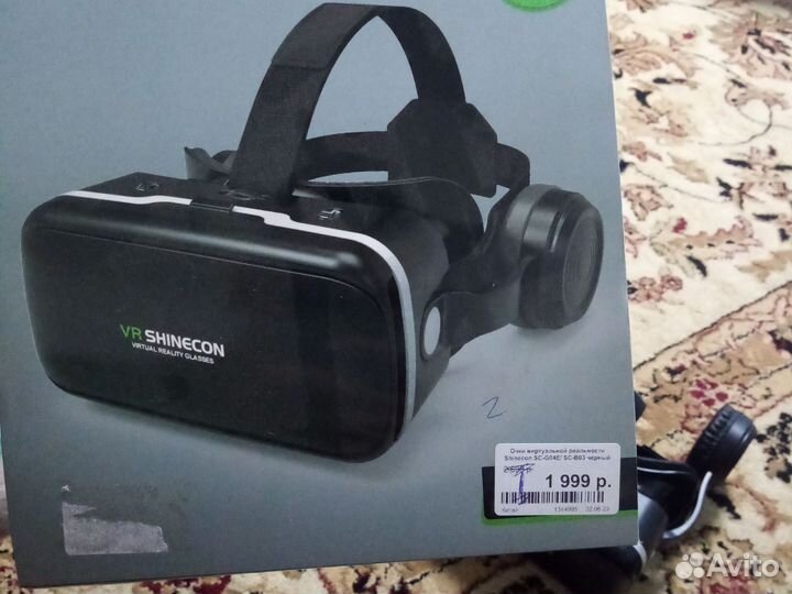 Очки вертуальной реальности и игровые наушники