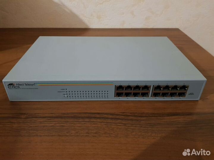 Сетевой коммутатор AT-FS716