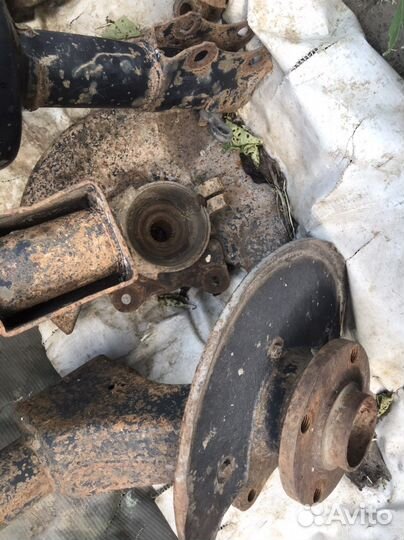 Поворотный кулак в сборе audi 80 b3