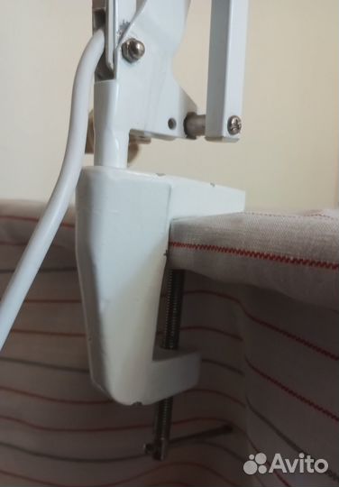 Лупа на струбцине круглая настольная с подсветкой