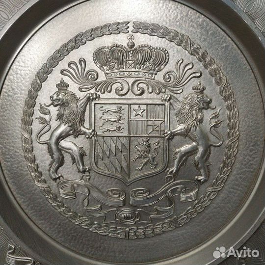 Антиквариат из Европы. Тарелка с гербом, олово