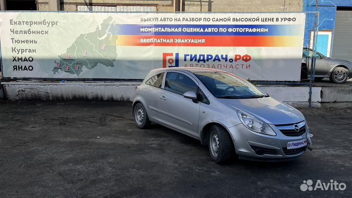 Накладка на торпедо левая Opel Corsa (D) 13204947