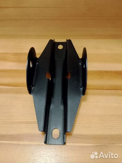 Кронштейн пластиковой лыжи Тайга L30300302