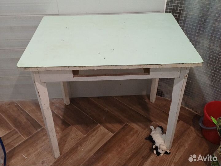 Кухонный стол