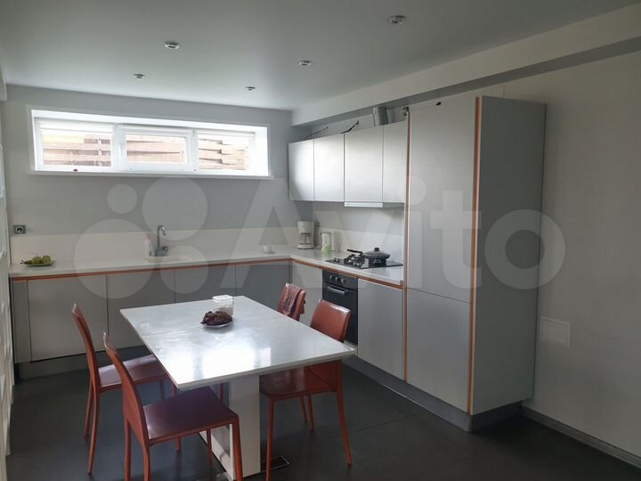 Коттедж 180 м² на участке 12 сот.