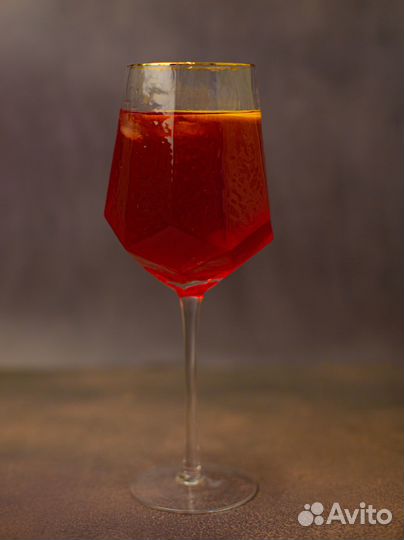 Бокалы для вина с золотым ободком