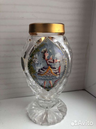 Шикарные старинные вазы из хрусталя