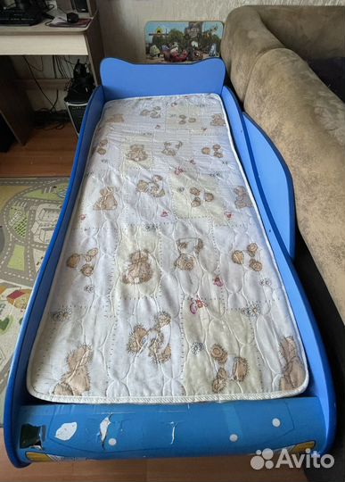 Детская кровать машинка с матрасом бу