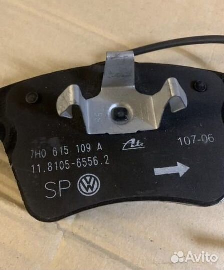 Колодки тормозные передние VAG 7H0698151a