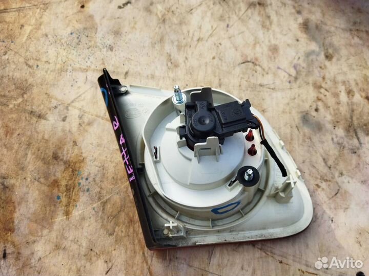 Стоп-сигнал Volkswagen Jetta 5