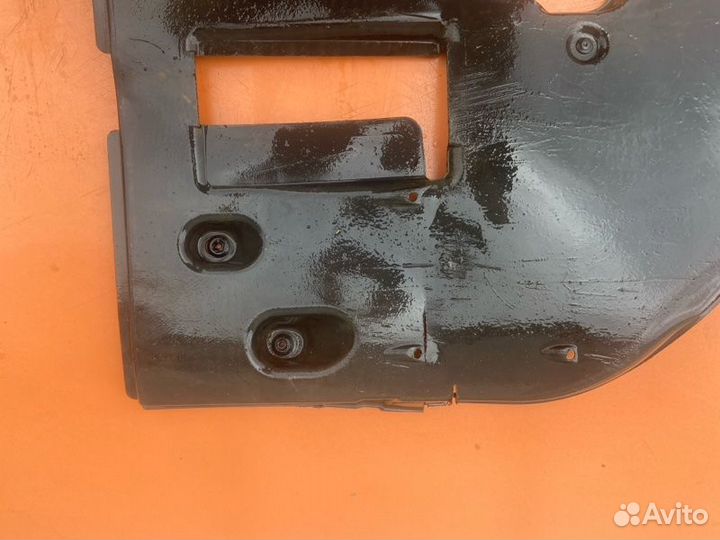 Защита днища кузова задняя правая Lexus Ls 250