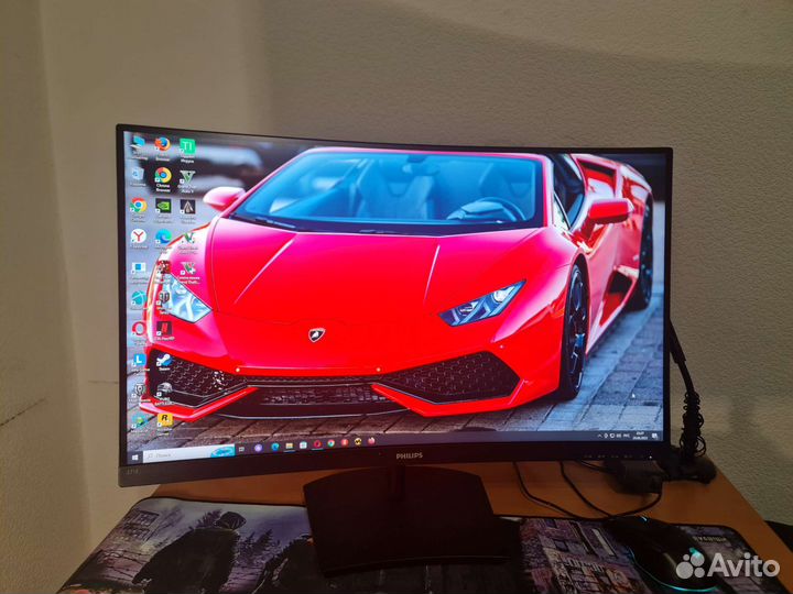 Закругленный FullHD 1080p монитор Philips 27