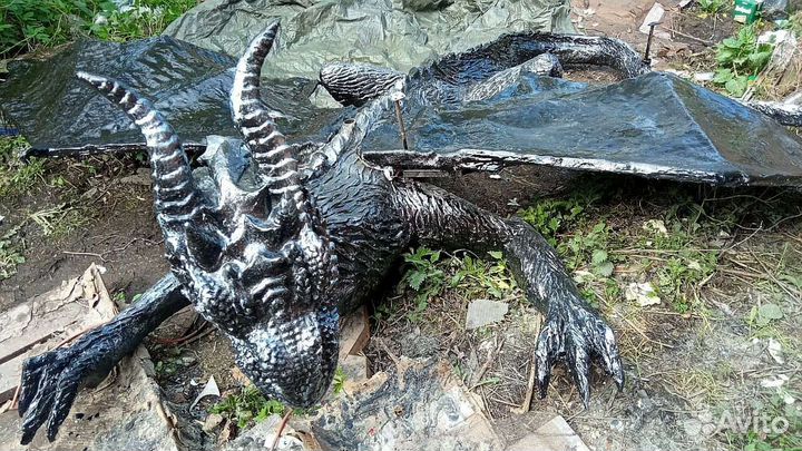 Дракон-скульптура в экстерьер