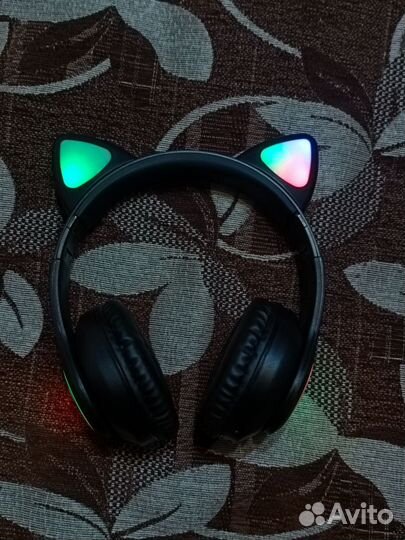 Беспроводные наушники с ушами