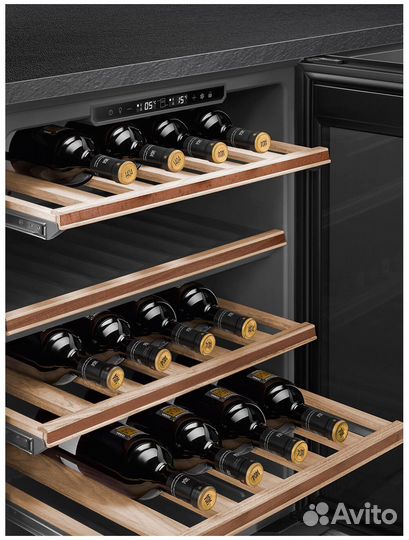 Встраиваемый винный шкаф Smeg CVI638RN3
