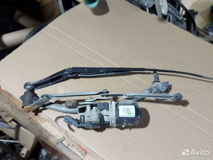 Моторчик стеклоочистителя Renault Clio 3