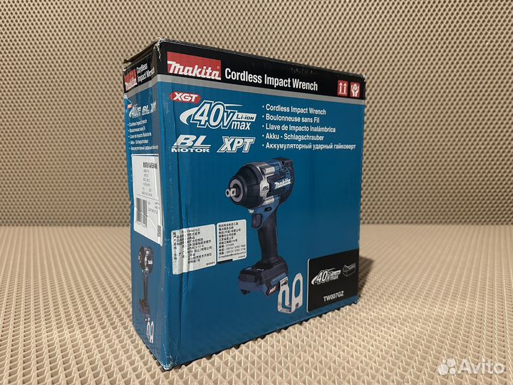 Аккумуляторный ударный гайковерт XGT Makita TW007G