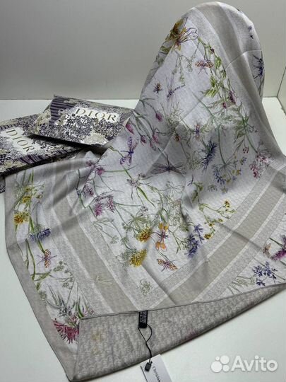 Новые женские платки Christian Dior