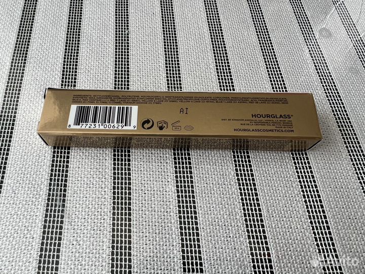 Hourglass confession помада