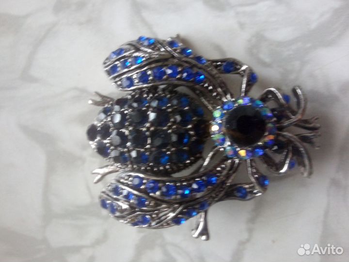 Брошь красивая