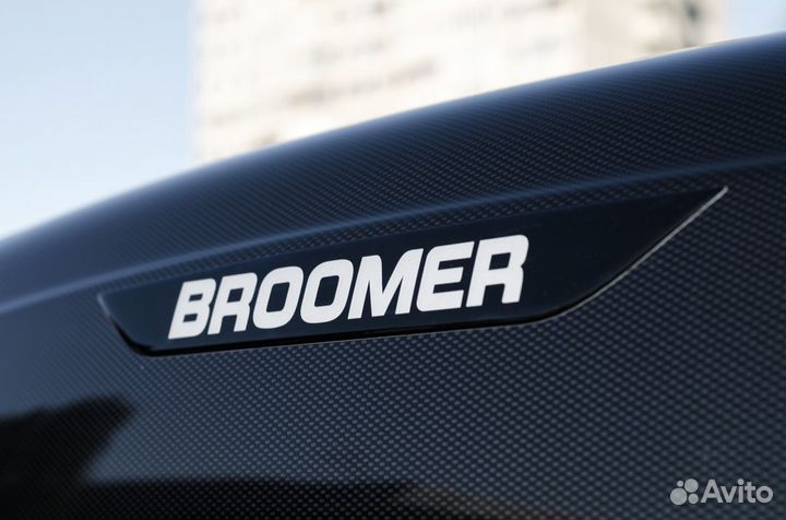 Бокс broomer Venture L 430л белый/черный глянец