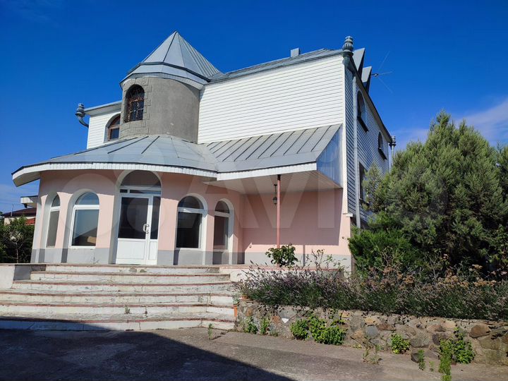 Дом 348 м² на участке 10 сот.