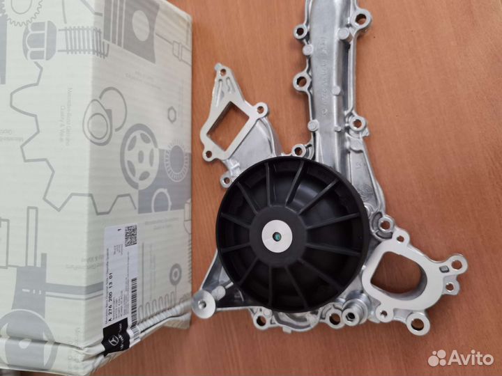 Помпа охлаждения A2762001301 m276 новая оригинал