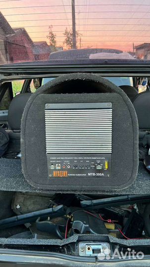 Автомобильный сабвуфер активный