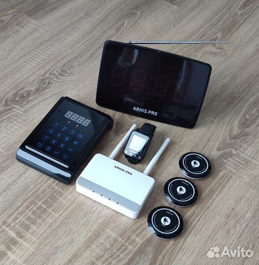 Кнопка вызова официанта в комллекте с часами табло