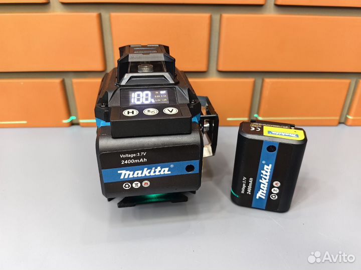 Лазерный уровень Makita со штативом