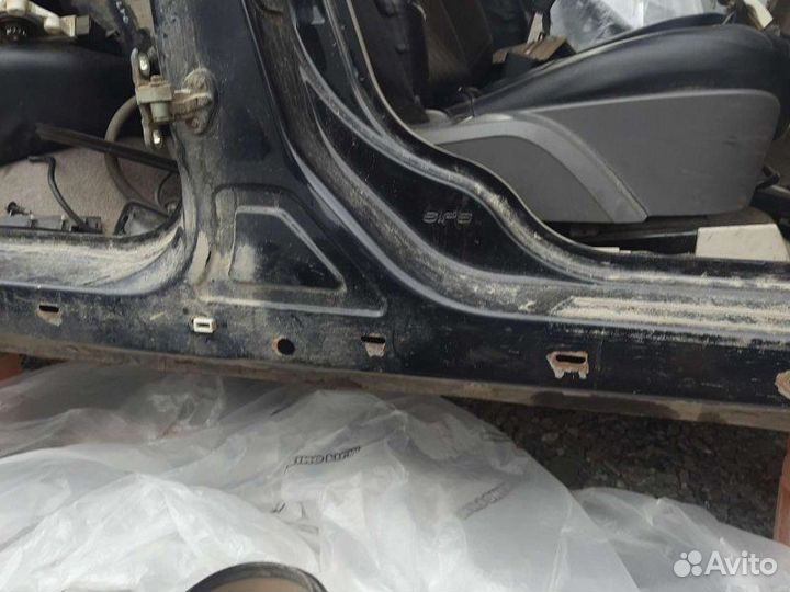 Центральная стойка кузова правая Volvo S40 II 1.6