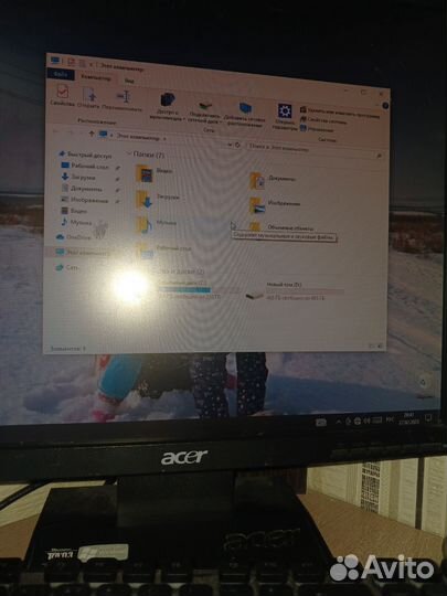 Игровой компьютер с монитором и клавиатурой