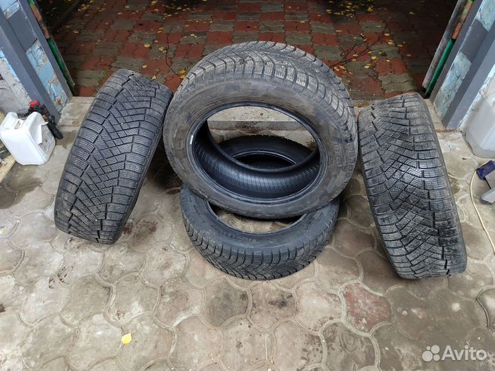 Pirelli Ice Zero FR 215/55 R17