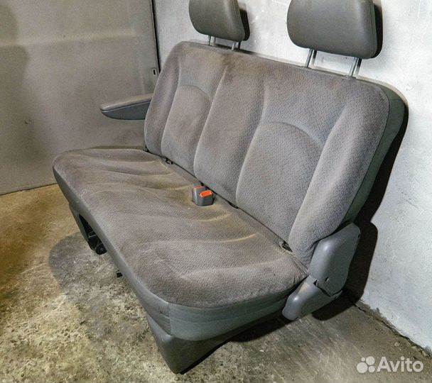 Сиденья передние с диваном Dodge Caravan 4