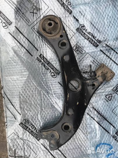 Рычаг передний правый Toyota Corolla