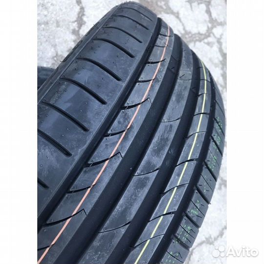 Tracmax X-Privilo TX3 215/55 R17 98W