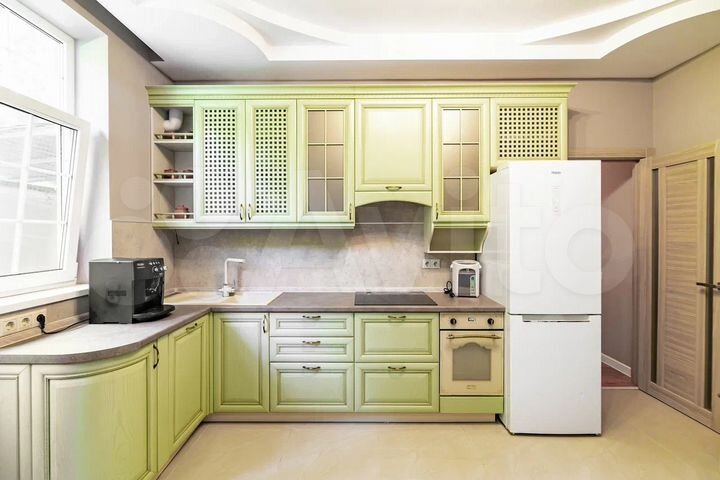 2-к. квартира, 54 м², 1/3 эт.