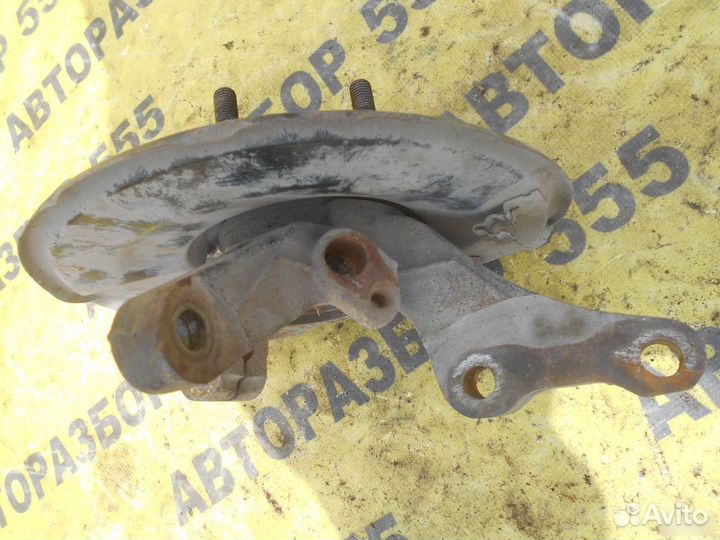 Кулак поворотный перед лев Mitsubishi Lancer Cedia