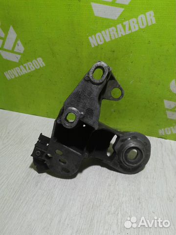 Кронштейн опоры двигателя Фольксваген Пассат Б5+