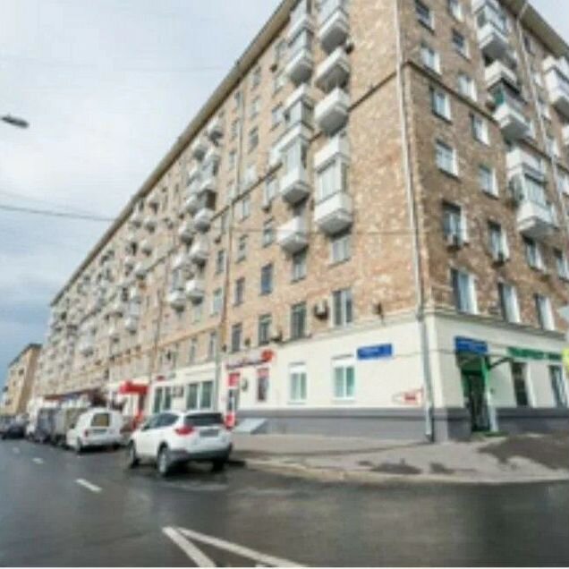 Доля: Комната 27 м² в 3-к., 2/8 эт.