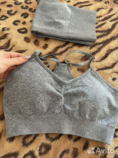 Женский спортивный костюм