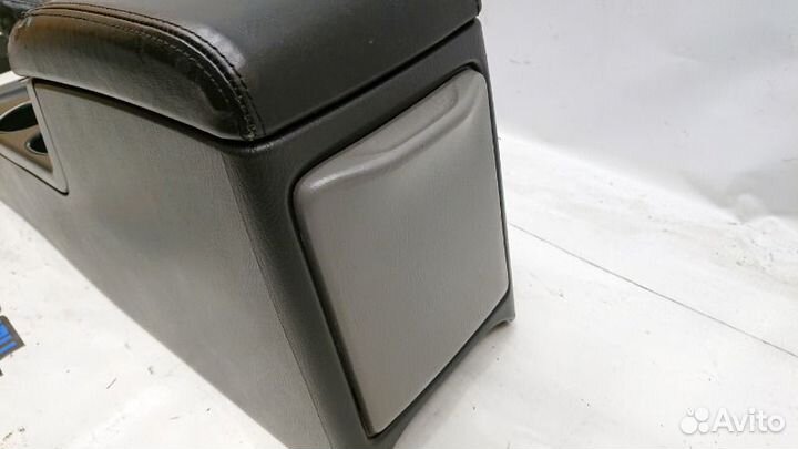 Центральная консоль, подлокотник, борода Subaru
